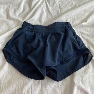 Lululemon Hotty Hots 2.5” Navy shorts